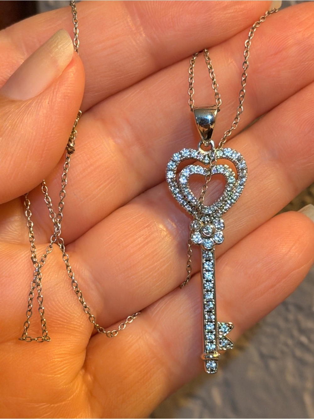 Sales sterling Silver Heart Key Pendant Necklace.
